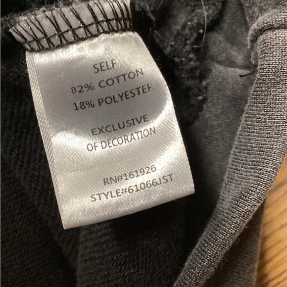 Blue Velvet oversized terry sweatshirt. Charcoal gray with denim star appliqué. - Picture 10 of 12